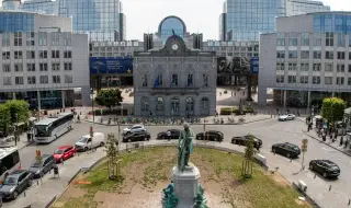 Европейският парламент проверява белгийски евродепутат за непристойно поведение