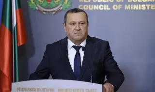 Екипи на АСП са в село Априлово заради прелялата река