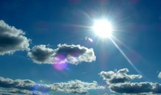 Слънце и облаци