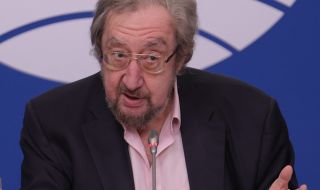 Политолог:Обществото чака местните избори, за да се разреши политическата криза