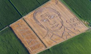 Италиански фермер извая лика на Путин
