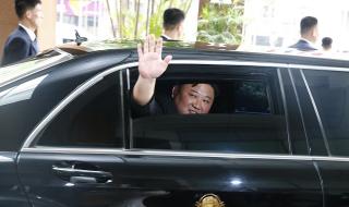 На Ким не му пука за санкциите, уреди се с нови лимузини