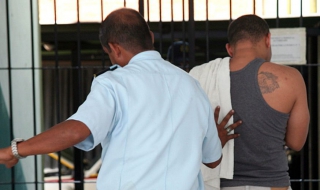 Арестуваха надзирател от затвор за дрога