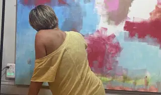Шарън Стоун рисува гола на 66 СНИМКА