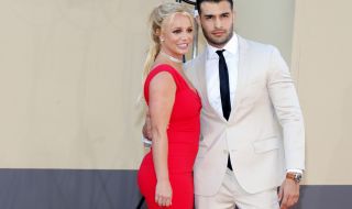 Бритни Спиърс позира чисто гола за рождения ден на годеника си (СНИМКА)