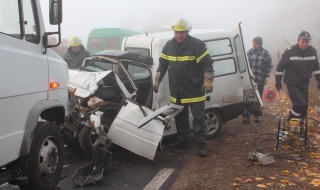 Трима загинаха при тежка катастрофа в мъглата край с. Дунавци