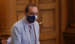 Сандов: ДБ обсъжда и само подкрепа за кабинет на Петков