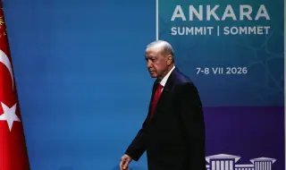Турският президент Ердоган подари пистолети на лидерите, участвали в срещата на НАТО