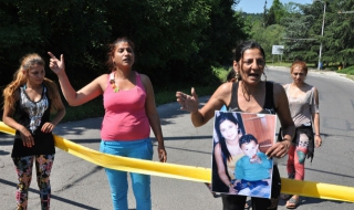 Майката на изчезналия Марин блокира Аспарухов мост