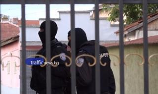 Полицията блокира Левски, задържаха известен бандит