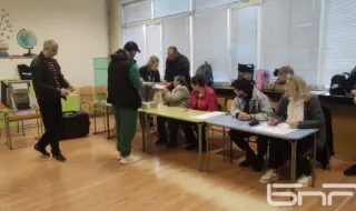 The chairman of a section in Veliko Tarnovo opened the ballot box in front of his colleagues 