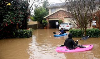 50 000 души са евакуирани заради наводнения