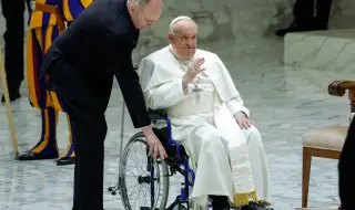 След общата си аудиенция, Папата беше закаран в болница 