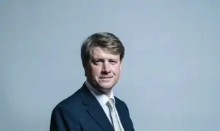 Британски депутат подаде оставка заради политиката на премиера за изкопаемите горива ВИДЕО