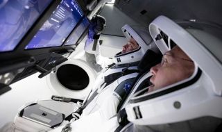 Космическите туристи на Илон Мъск най-после се завърнаха на Земята