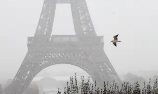 Eiffel Tower evacuated 