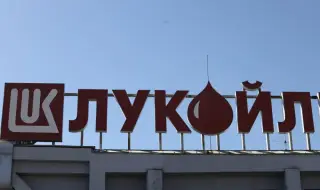 КЗК образува производство срещу „Лукойл“ 