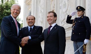Почина Берлускони - рицарят на изцепките и маймунджилъците
