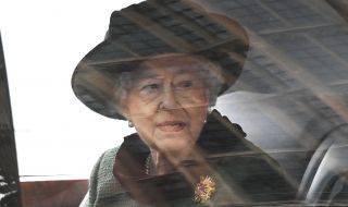 Непоказвани кадри от личния архив на Елизабет II влизат в документален филм