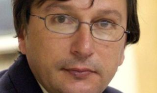 Горан Готев: Борисов прави мечешка услуга на Габриел, тя ще остане от два стола на земята