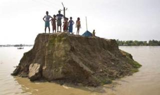 Над 400 жертви на наводненията в Индия