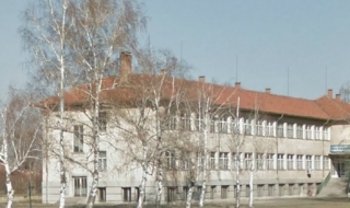 Петокласници се напиха в класната стая