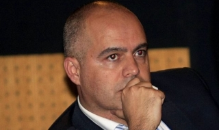 Бивши министри седят и правят анализ на програмата на БСП