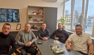 Кюстендилеца и босовете на ЦСКА се срещнаха с директора на спортно училище