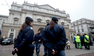 Полицията в Неапол арестува двама български ултраси