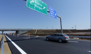 Камион се обърна на "Тракия", шофьорът загина