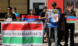 Арменци протестираха пред унгарското посолство