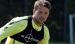 Оуен най-накрая парафира със Стоук Сити