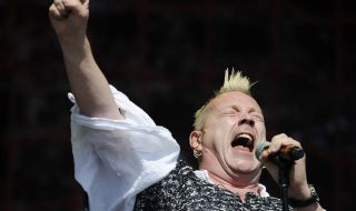Членове на "Секс пистълс" спечелиха делото срещу вокалиста Джони Ротън