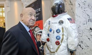 Отиде си легендарен руски космонавт (СНИМКИ)