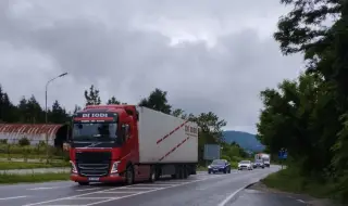A protest against the heavy trucks blocked traffic on the Sofia-Montana road 