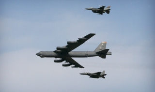 Американски стратегически бомбардировач прелетя над Южна Корея