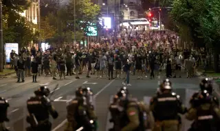 Нови сблъсъци в Сърбия между протестиращи и полицаи