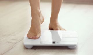 Кога е най-правилно да измервате теглото си на кантара? 