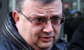 Цацаров: Не е работа на премиера да хвали един съдия