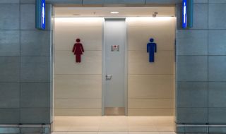 Градска тоалетна скандализира жителите на Ванкувър