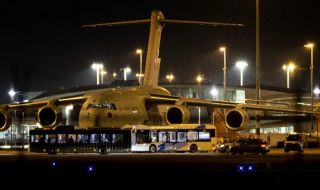 Спешно! САЩ ускоряват евакуацията от летището в Кабул