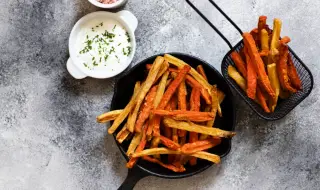 Рецепта на деня: Чипс от моркокви с чеснов сос