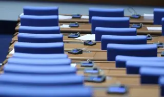 Вторият работен ден на депутатите след ваканцията започна с почивка