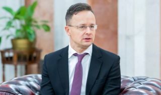 Унгарският външен министър: Западът е изпаднал във военна психоза