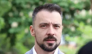 Шкварек: Защо вашият кабинет "Гюров" продължава да дава софийското летище даром на същия този "побъркан автократ" Тръмп?