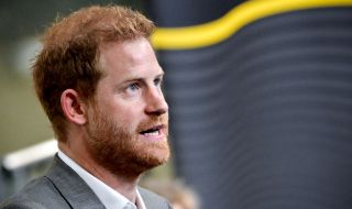 Принц Хари променя мемоарите си
