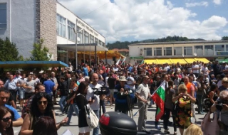 Роми се заканиха да излязат на протест