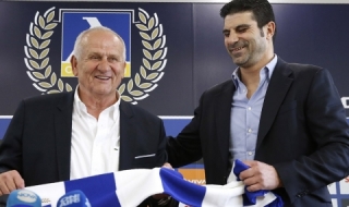 Люпко Петрович започна с трансферите в Левски