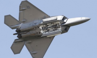 F-22 е небесното око, хвърлено в битката срещу Ислямска държава