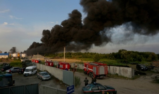 Нов пожар в нефтобазата край Киев